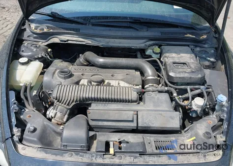 2011 Volvo S40 z USA, uszkodzony, nr VIN YV1672MS1B2546790